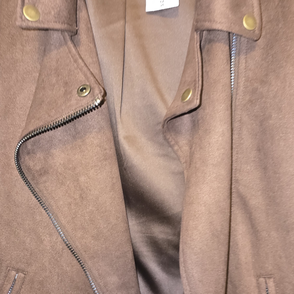 Chic Women's Brown Leather Jacket - Picture 7 of 11